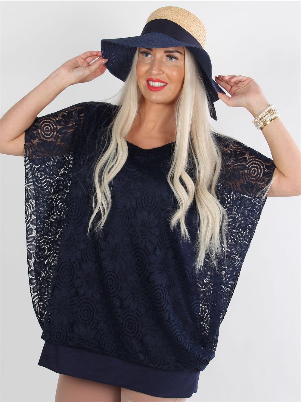 Tea Lace - Sort tætsiddende top med løst blondestof udover